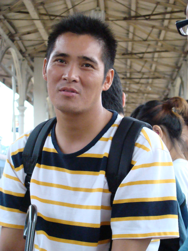 月台交談旅客2007-09-09台中火車站台灣鐵路旅遊攝影