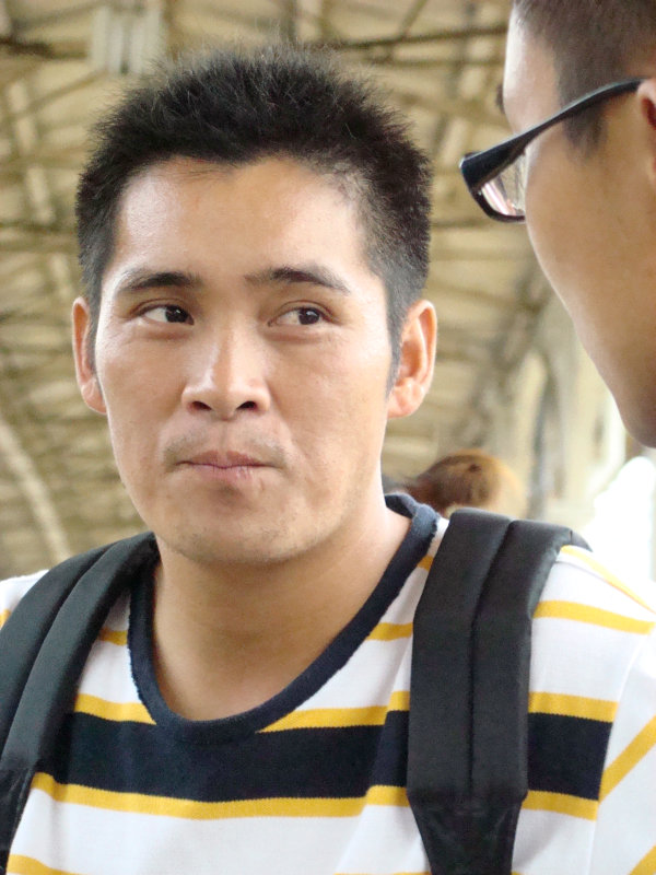 月台交談旅客2007-09-09台中火車站台灣鐵路旅遊攝影