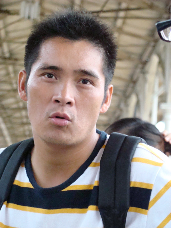 月台交談旅客2007-09-09台中火車站台灣鐵路旅遊攝影