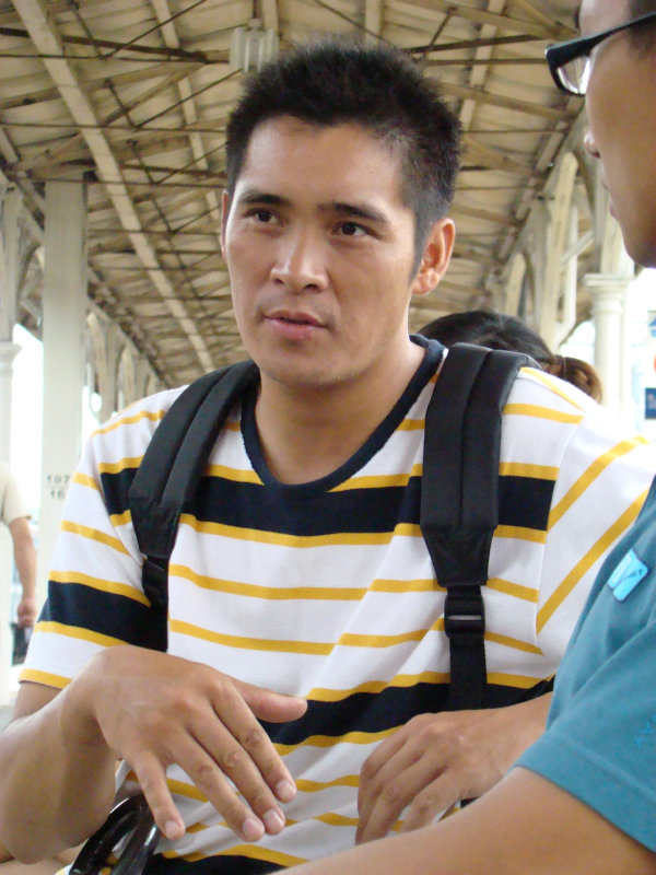 月台交談旅客2007-09-09台中火車站台灣鐵路旅遊攝影