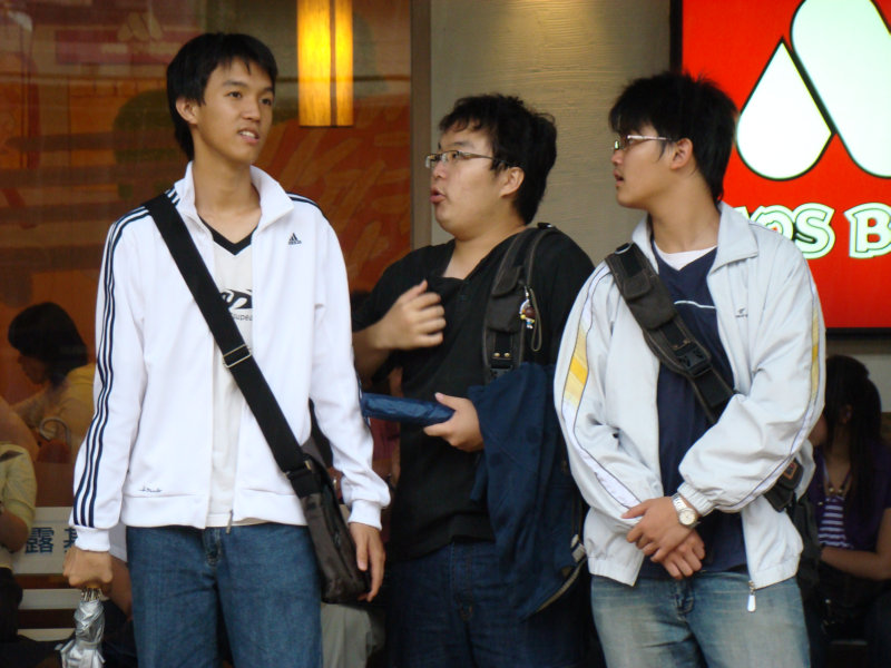 月台交談旅客2007台中火車站台灣鐵路旅遊攝影