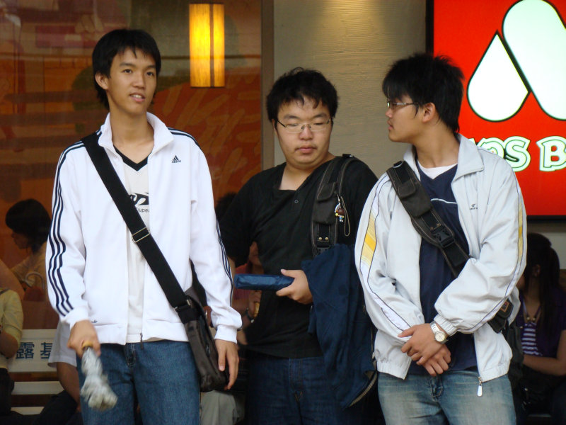 月台交談旅客2007台中火車站台灣鐵路旅遊攝影