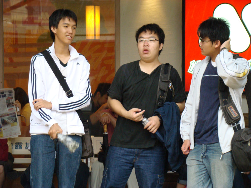 月台交談旅客2007台中火車站台灣鐵路旅遊攝影