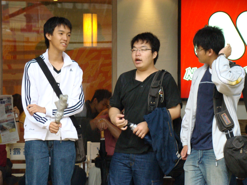 月台交談旅客2007台中火車站台灣鐵路旅遊攝影