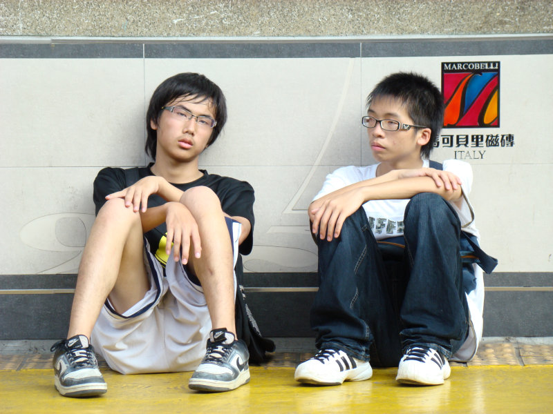 月台交談旅客2007台中火車站台灣鐵路旅遊攝影