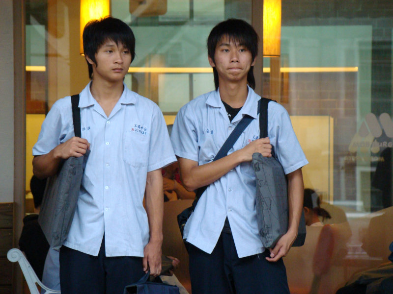 月台交談旅客2007台中火車站台灣鐵路旅遊攝影