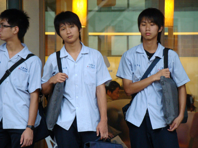 月台交談旅客2007台中火車站台灣鐵路旅遊攝影