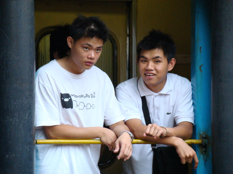 月台交談旅客2007台中火車站台灣鐵路旅遊攝影