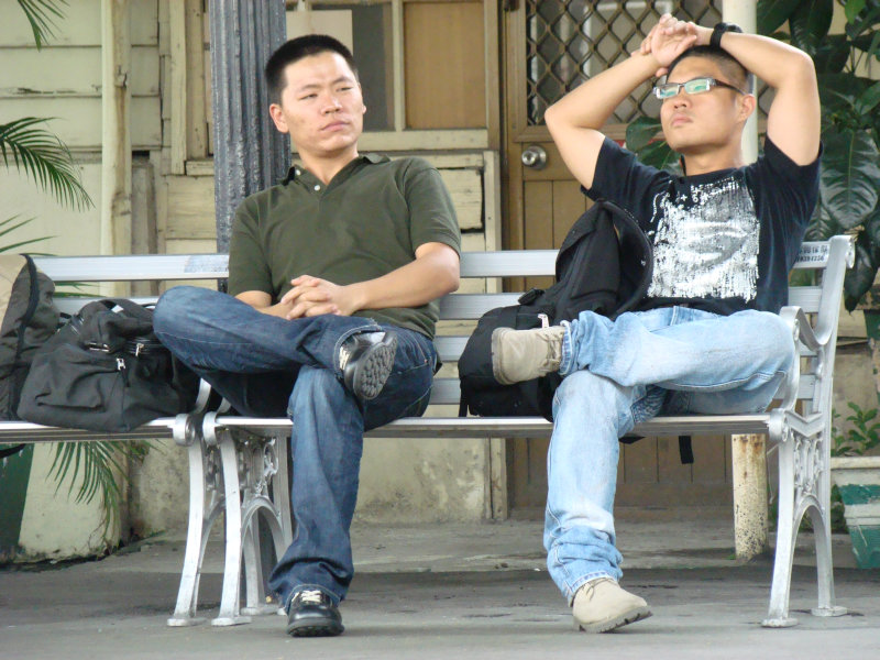 月台交談旅客2007台中火車站台灣鐵路旅遊攝影