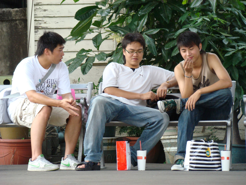 月台交談旅客2007台中火車站台灣鐵路旅遊攝影