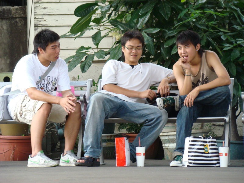 月台交談旅客2007台中火車站台灣鐵路旅遊攝影