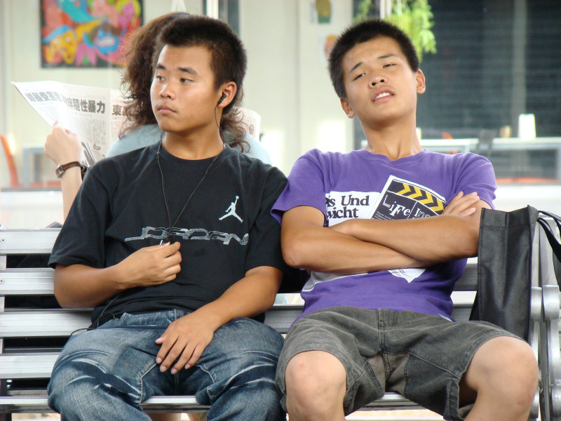 月台交談旅客2007台中火車站台灣鐵路旅遊攝影