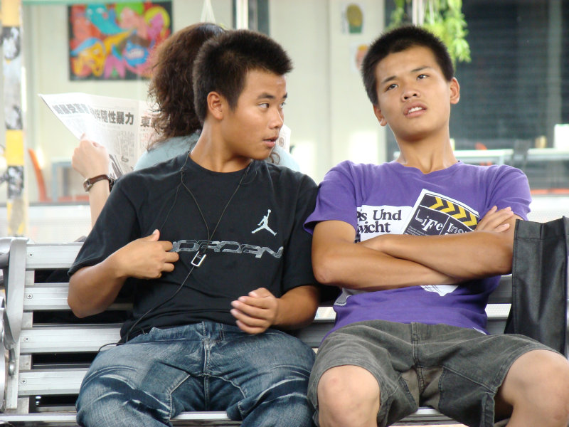 月台交談旅客2007台中火車站台灣鐵路旅遊攝影