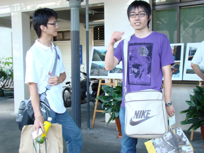 月台交談旅客2007台中火車站台灣鐵路旅遊攝影