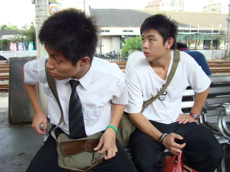 月台交談旅客2007台中火車站台灣鐵路旅遊攝影