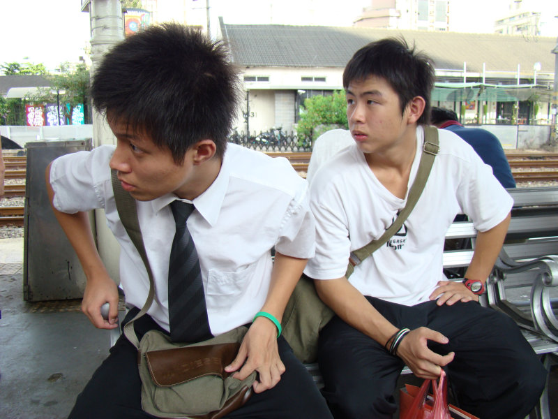 月台交談旅客2007台中火車站台灣鐵路旅遊攝影