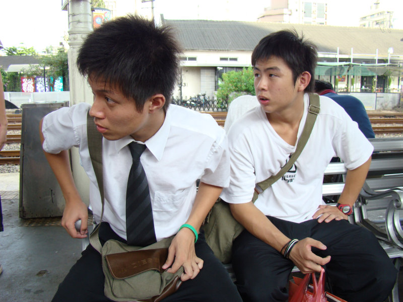 月台交談旅客2007台中火車站台灣鐵路旅遊攝影