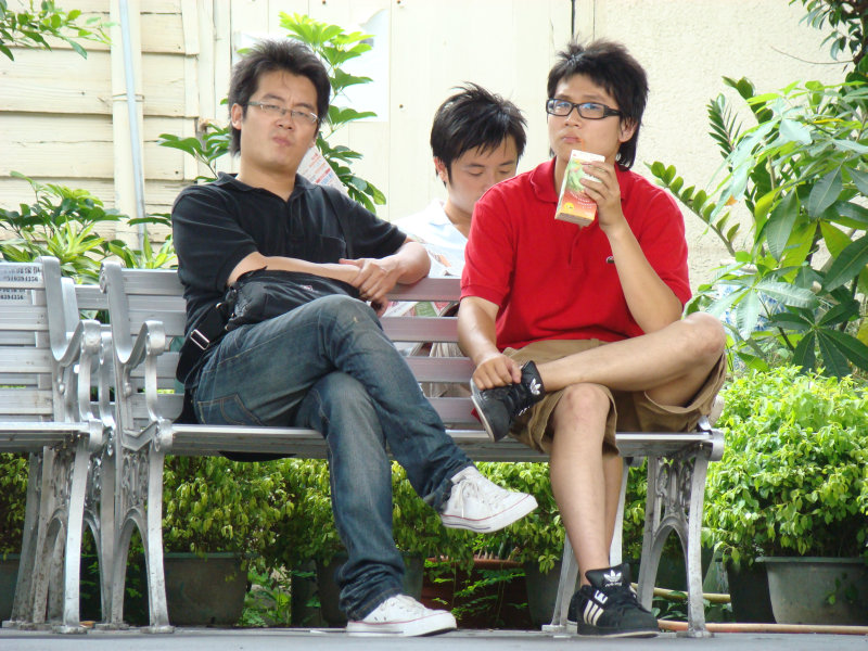 月台交談旅客2007台中火車站台灣鐵路旅遊攝影