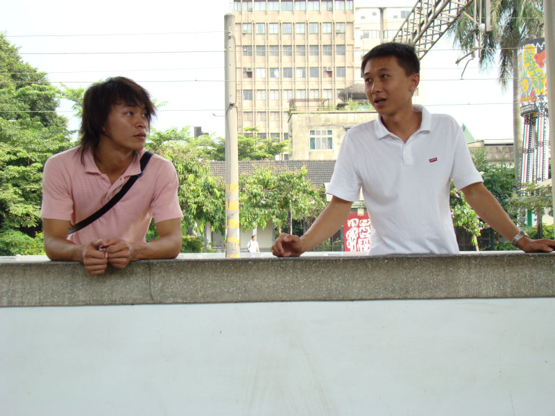 月台交談旅客2007台中火車站台灣鐵路旅遊攝影
