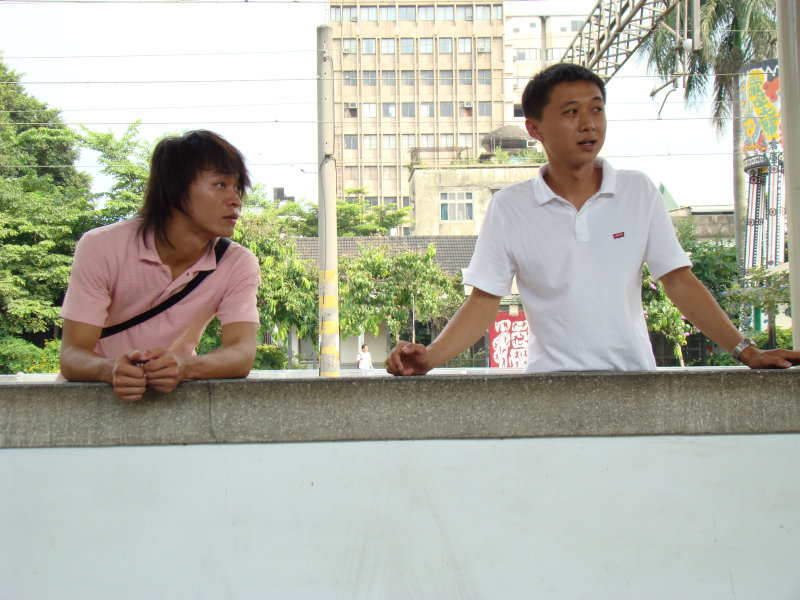 月台交談旅客2007台中火車站台灣鐵路旅遊攝影