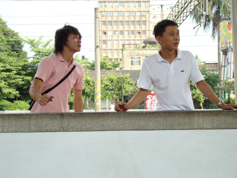 月台交談旅客2007台中火車站台灣鐵路旅遊攝影