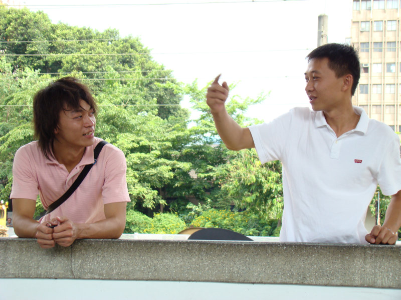 月台交談旅客2007台中火車站台灣鐵路旅遊攝影