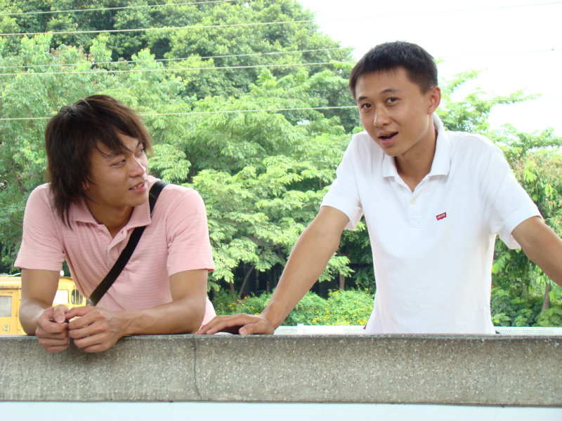 月台交談旅客2007台中火車站台灣鐵路旅遊攝影