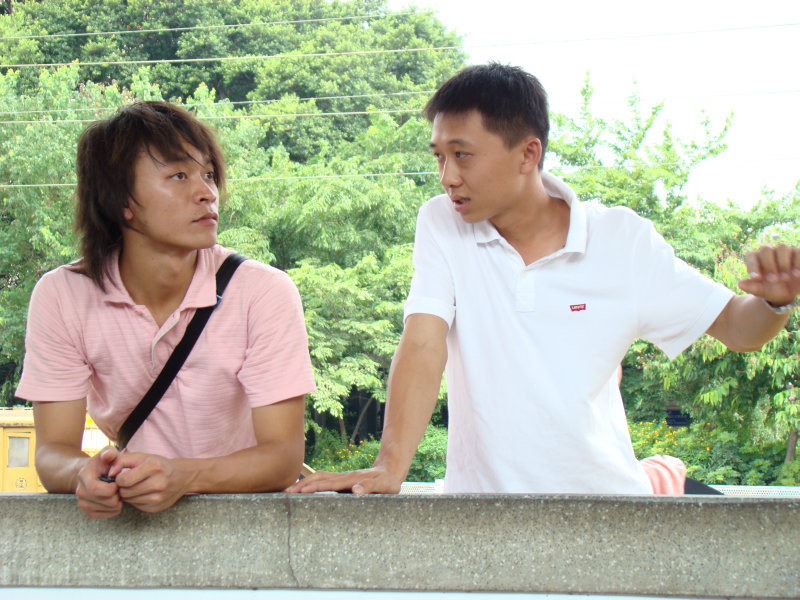 月台交談旅客2007台中火車站台灣鐵路旅遊攝影