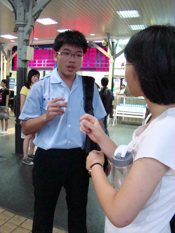 月台交談旅客2007台中火車站台灣鐵路旅遊攝影