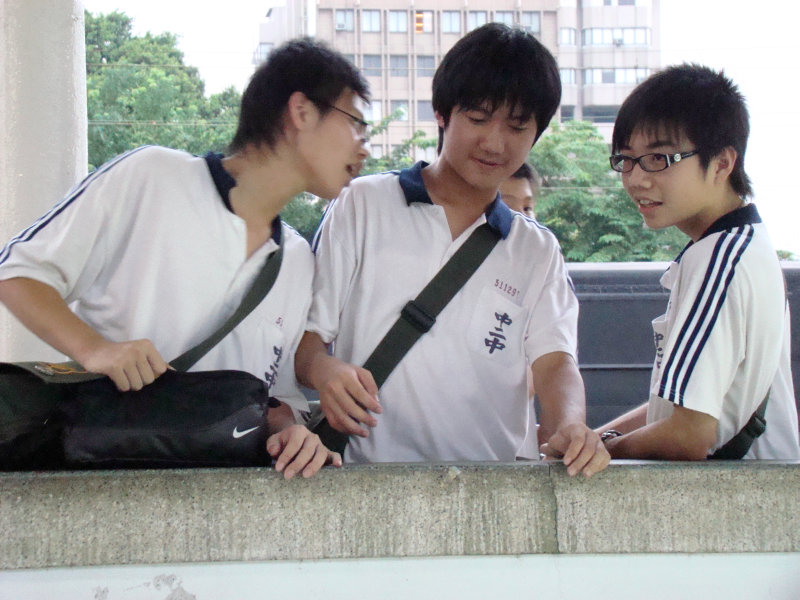 月台交談旅客2007台中火車站台灣鐵路旅遊攝影