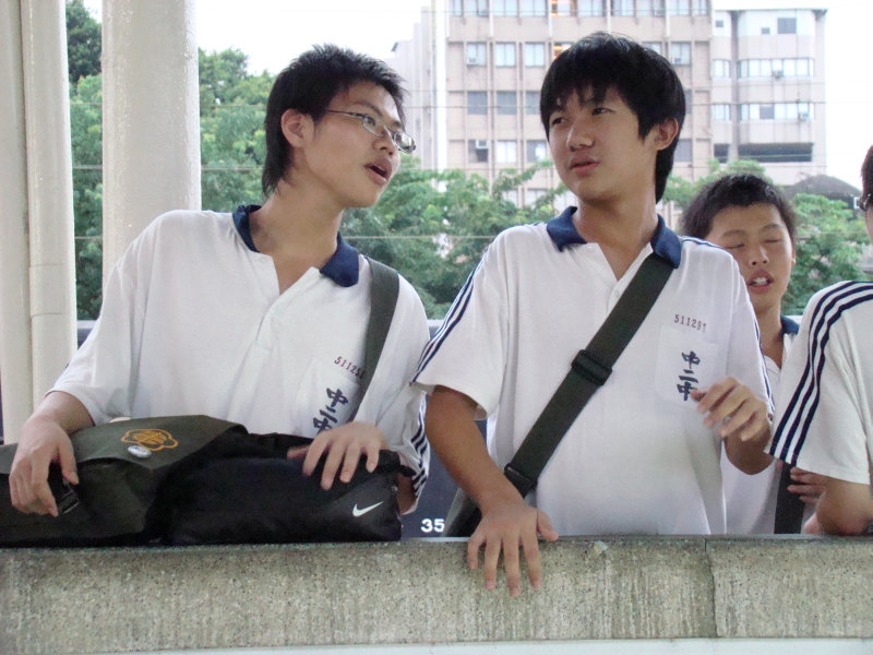 月台交談旅客2007台中火車站台灣鐵路旅遊攝影