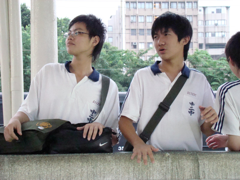 月台交談旅客2007台中火車站台灣鐵路旅遊攝影