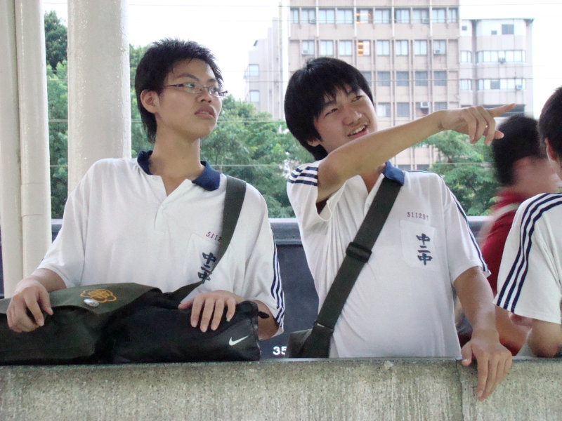 月台交談旅客2007台中火車站台灣鐵路旅遊攝影