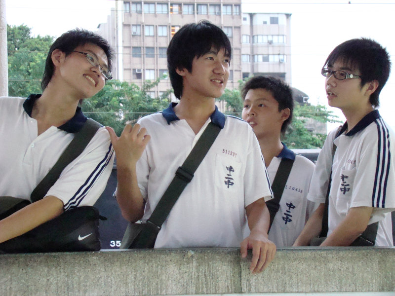 月台交談旅客2007台中火車站台灣鐵路旅遊攝影