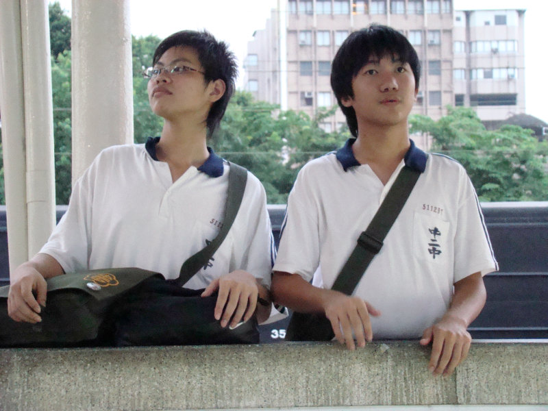 月台交談旅客2007台中火車站台灣鐵路旅遊攝影