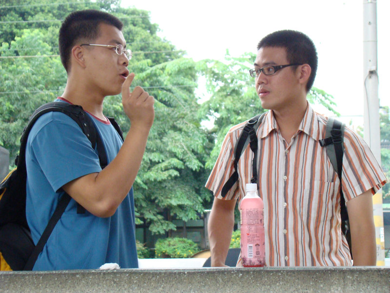 月台交談旅客2007台中火車站台灣鐵路旅遊攝影
