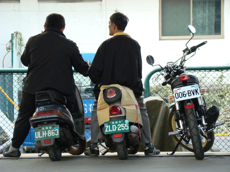 月台交談旅客2007台中火車站台灣鐵路旅遊攝影