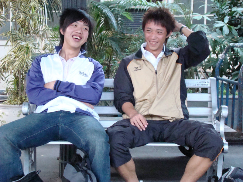 月台交談旅客2007台中火車站台灣鐵路旅遊攝影