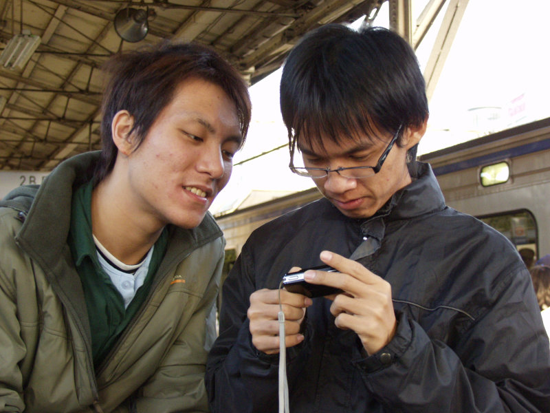 月台交談旅客2007台中火車站台灣鐵路旅遊攝影