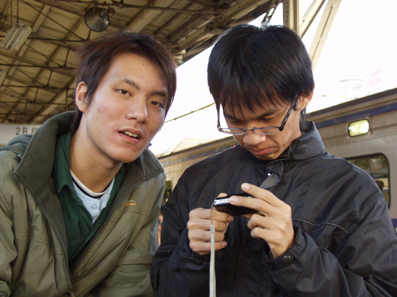 月台交談旅客2007台中火車站台灣鐵路旅遊攝影