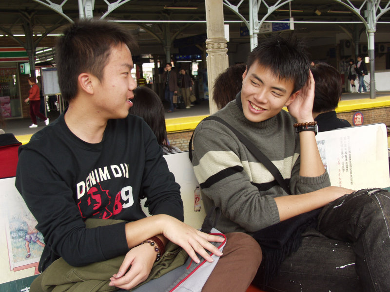 月台交談旅客2007台中火車站台灣鐵路旅遊攝影