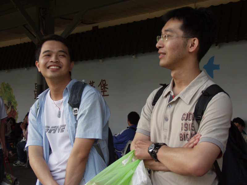 月台交談旅客2007台中火車站台灣鐵路旅遊攝影