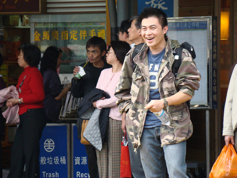 月台交談旅客2008台中火車站台灣鐵路旅遊攝影