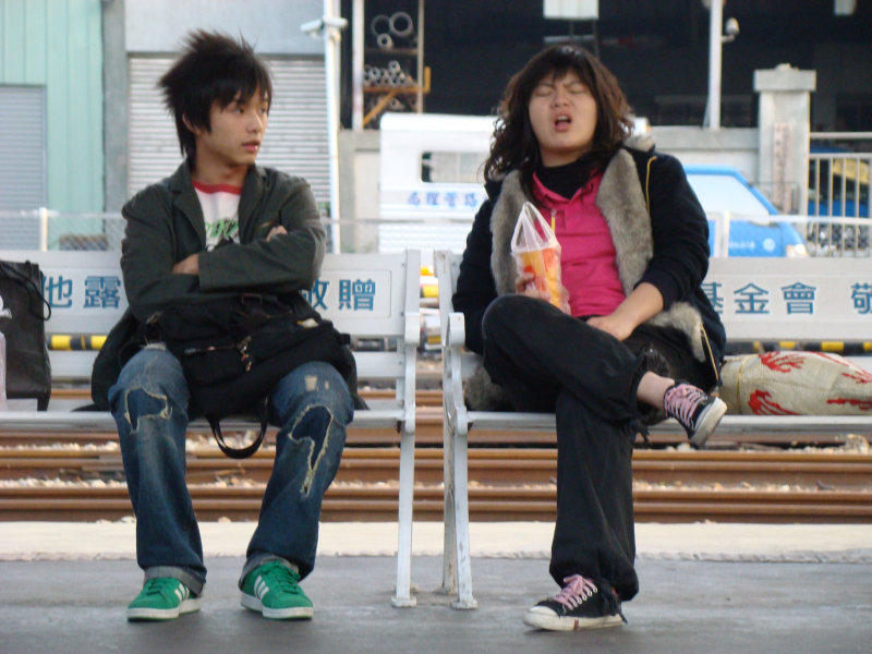 月台交談旅客2008台中火車站台灣鐵路旅遊攝影