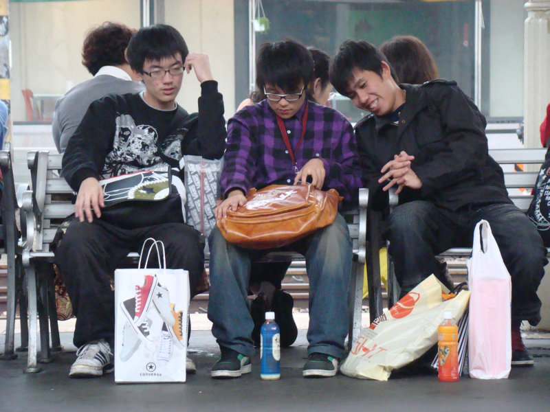 月台交談旅客2008台中火車站台灣鐵路旅遊攝影