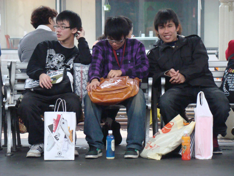 月台交談旅客2008台中火車站台灣鐵路旅遊攝影