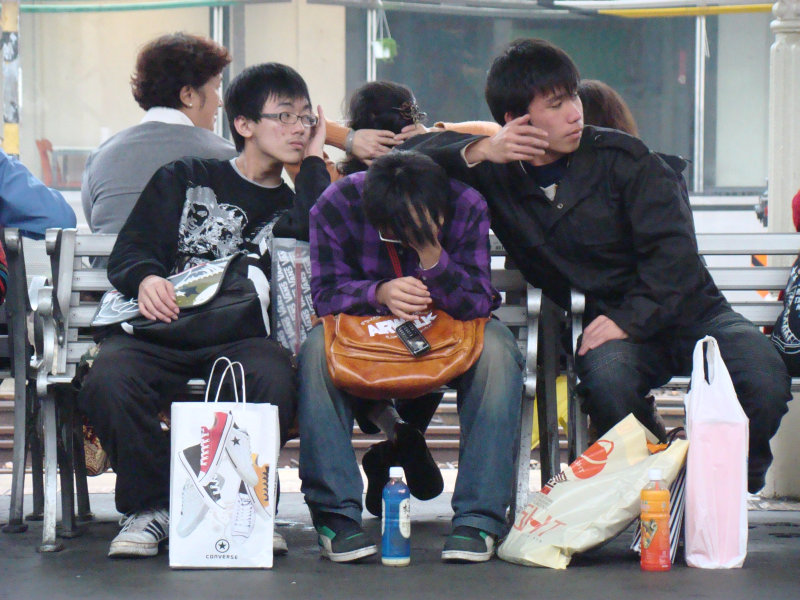 月台交談旅客2008台中火車站台灣鐵路旅遊攝影