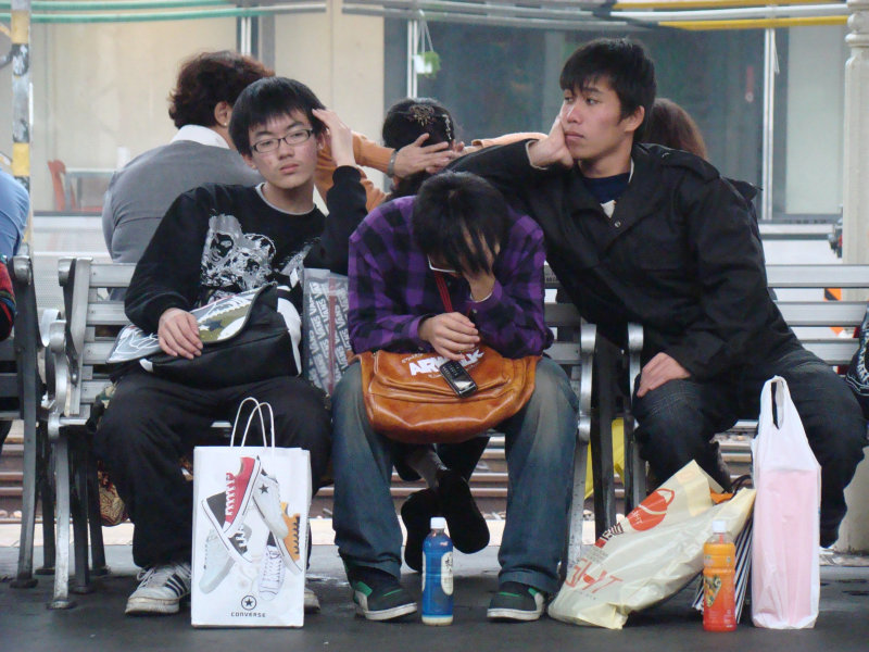 月台交談旅客2008台中火車站台灣鐵路旅遊攝影