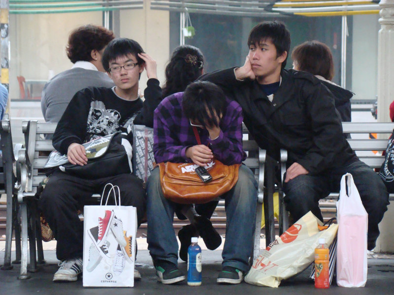 月台交談旅客2008台中火車站台灣鐵路旅遊攝影