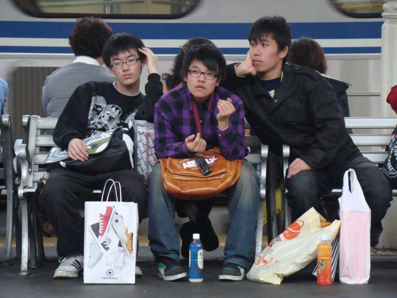 月台交談旅客2008台中火車站台灣鐵路旅遊攝影